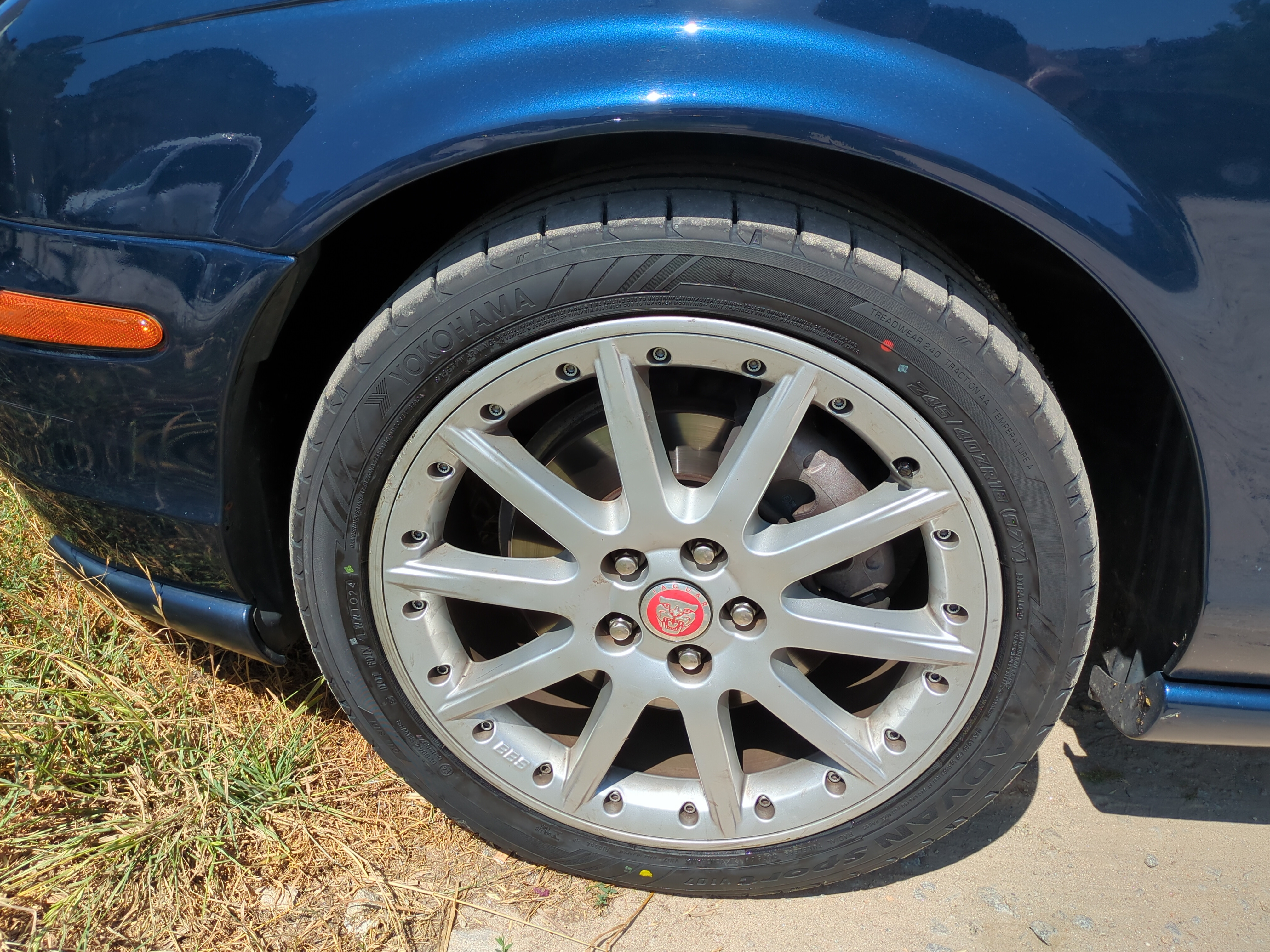 yokohama advan sport v107